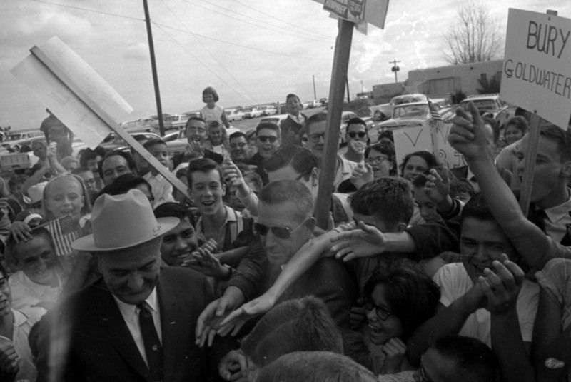 09/25/1964 photo A2, President Johnson arrives at International Airport