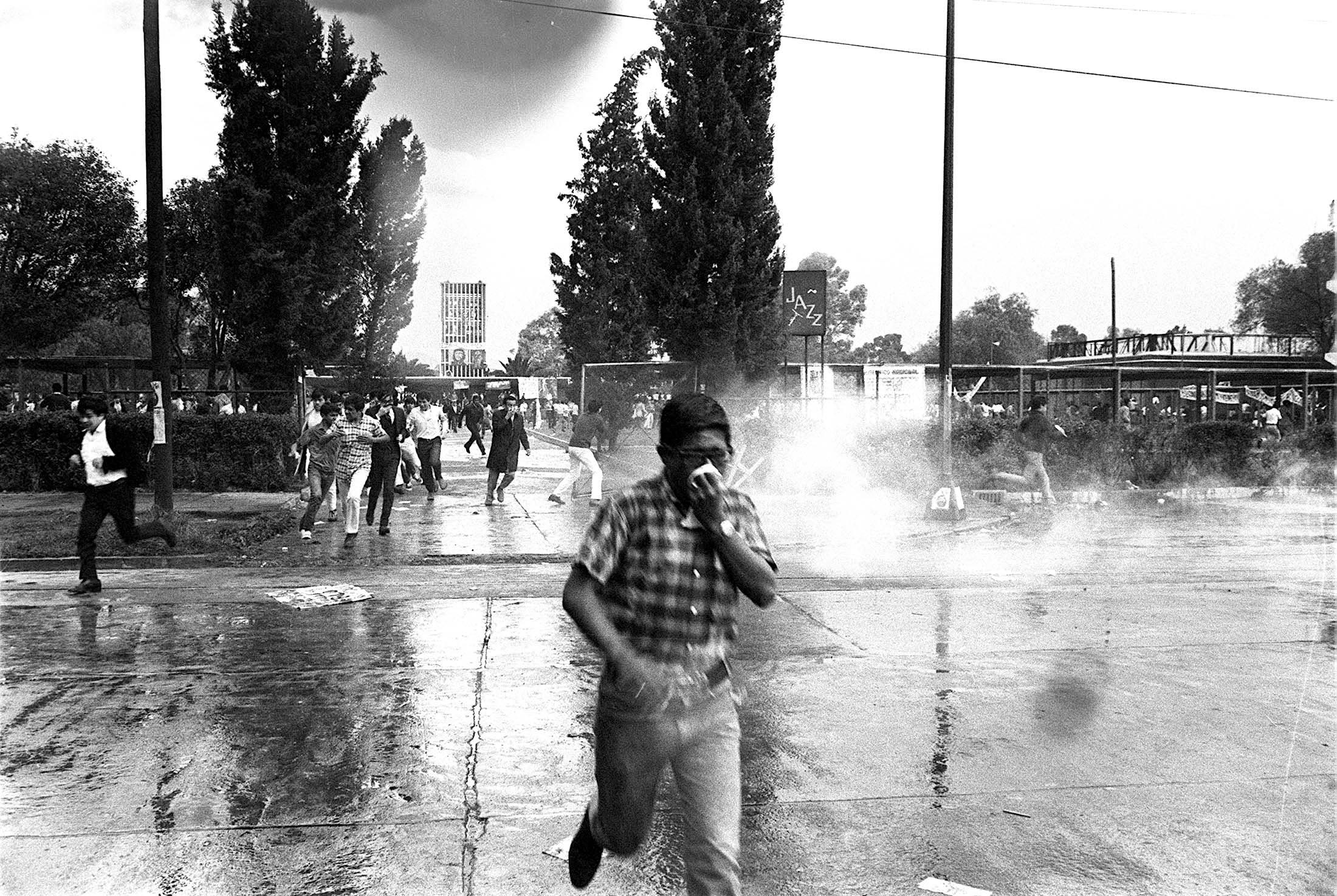 Bazokazo en la Preparatoria No. 1, en 1968. Foto : Armando Salgado